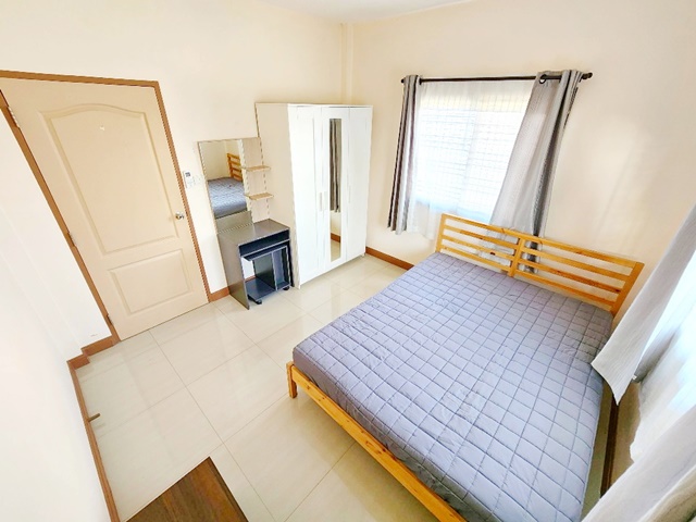 โฮมโปร อยุธยา 1.7 กม. ตลาดจอมพล 3.3 กม. 3นอน 2น้ำ บิ๊กซี อยุธยา 800 ม. บ้านเดี่ยว 62 ตร.วา. 242 ตร.ม. เฟอร์ครบ