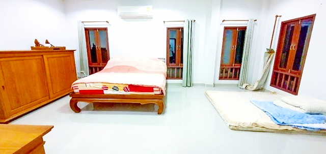 ให้เช่า คฤหาสน์ AIRBNB  โลตัส บิ๊กซี  รักสงบ สนามบินนานาชาติสุราษฎร์ธานี 15นาที  ยกสูง 3 ไร่ 199ตรม. รักสัตว์ 3นอน 3น้ำ จอดรถมาก 3แอร์