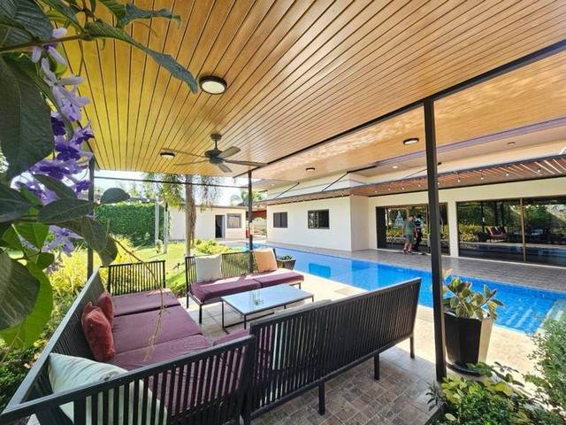 ขาย พูลวิลล่า บางเสร่ พร้อมสระว่ายน้ำ พร้อมที่ดินกว่า 1 ไร่ TP-H1231