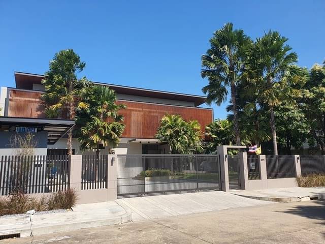 ขายบ้านเดี่ยว 2 ชั้น 300 ตารางวา หมู่บ้านปัญญาอินทรา ถ.ปัญยาอิทรา ใกล้แฟชั่นไอส์แลนด์