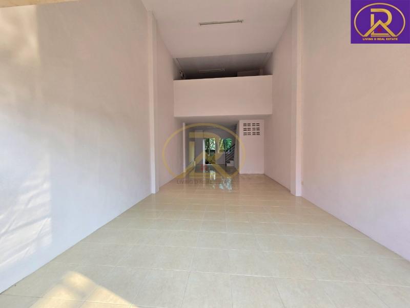 ขายถูกมาก อาคารพาณิชย์ 3ชั้นครึ่ง ติดถนนสุขุมวิท หมายเลข 3 ใกล้สี่แยกประแสร์ ไม่เคยเข้าอยู่ ต.ทุ่งควายกิน อ.แกลง จ.ระยอง