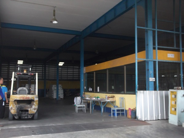 ขายอาคารโกดัง/คลังสินค้าเนื้อที่ 346ตร.ว พื้นที่ใช้สอย2ชั้น 2,380ตร.ม.มีลิฟท์ขนของขนด 1.5ตัน ถ.เพชรเกษม หนองเขม ราคาขาย 25 ล้านบาท