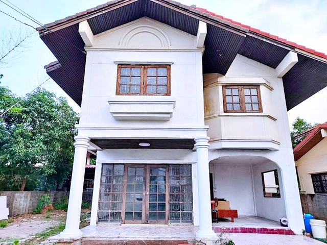 เลี้ยงสัตว์ได้ ม.รังสิต 500ม. สนามกอล์ฟ เมืองเอก 900ม.ให้เช่าบ้าน 2ชั้น 125ตร.วา. 265ตร.ม. 3นอน 2น้ำ  MRTรังสิต3.5กม. รพ.ปทุมเวช 4.1 กม.