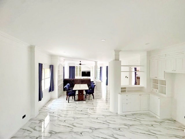 ลาซาล บางนา-ตราด ให้เช่าคฤหาสน์หรู 2 ชั้น 392 ตร.ม. ติดMRT ศรีเอี่ยม 800 ม. มีดาดฟ้า จัดเต็มเฟอร์ 3นอน 4น้ำ  ลิตเติ้ลวอล์ค บางนา 1.3 กม.