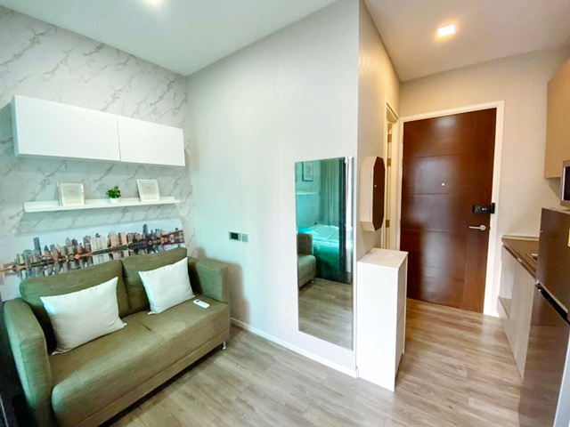 พร้อมเฟอร์ครบครัน ให้เช่า Brown Condo รัชดา32  วิวสระว่ายน้ำ ไม่มีร้าว หนีจากคอนโดสูง ห้องสวย  25ตร.ม. ชั้น6