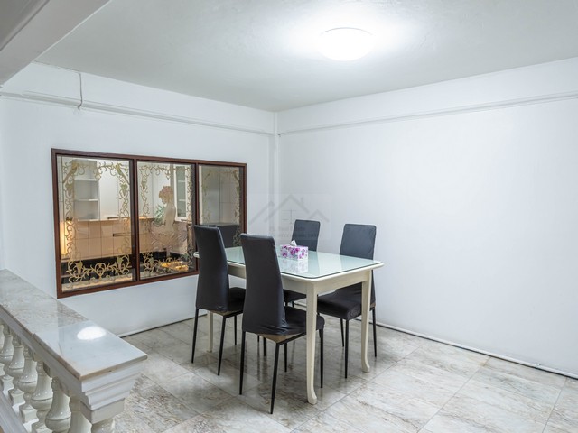 ให้เช่าทาวน์โฮม 4 ชั้น 24 ตร.วา 350 ตรม. 5 ห้องนอน เอกมัยวิลล่า ใกล้ทองหล่อ และ BTS เอกมัย, โรงพยาบาล กรุงเทพ