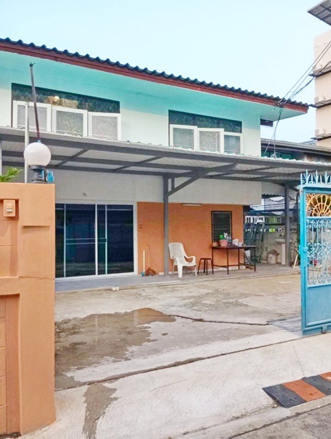 เฟอร์ครบม.หอการค้า 1.4 กม. รัชดาภิเษก 5-9 MRTห้วยขวาง 600ม.ให้เช่าบ้านเดี่ยว 2 ชั้น 57 ตร.วา. 230 ตร.ม.4 นอน เดอะ สตรีท รัชดา 800 ม.