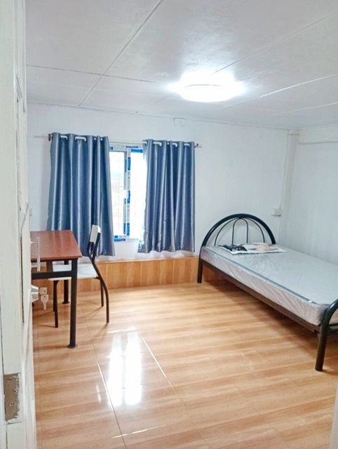 เฟอร์ครบม.หอการค้า 1.4 กม. รัชดาภิเษก 5-9 MRTห้วยขวาง 600ม.ให้เช่าบ้านเดี่ยว 2 ชั้น 57 ตร.วา. 230 ตร.ม.4 นอน เดอะ สตรีท รัชดา 800 ม.