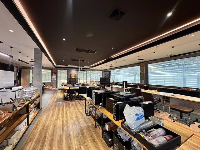 ให้เช่าโกดังพร้อมออฟฟิศ 2,100 ตรม. อุปกรณ์ครบ พร้อมใช้งาน ย่านสวนหลวง เฉลิมพระเกียรติ ร.๙ ซอย 30