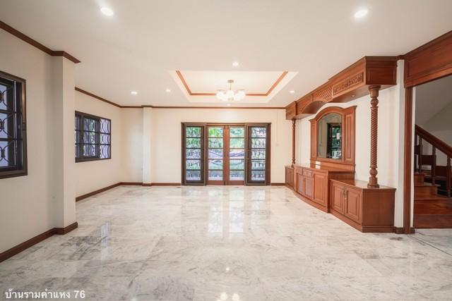 ขายบ้านเดี่ยว 2 ชั้น หลังมุม หมู่บ้านปรีชาล้ำเพชร ซอยรามคำแหง 76 ใกล้รถไฟฟ้า สถานีศรีบูรพา