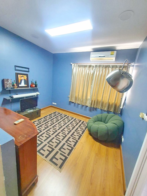 เดอะวอล์ค เกษตร-ตกแต่งพร้อมเฟอร์ นวมินทร์ 1.1 กม. 6แอร์ 3-4นอน ให้เช่า ทาวน์โฮม 3 ชั้น  23 ตร.วา. 276 ตร.ม. MRT รามอินทรา 40 2.1 กม.