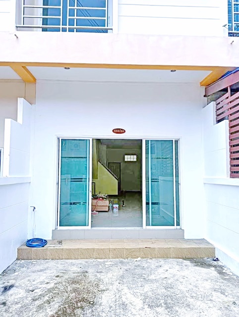 ให้เช่าทาวน์โฮม 2 ชั้น 20 ตร.วา.โรบินสัน ศรีราชา 500 ม.160 ตร.ม. ม.เกษตรศาสตร์ ศรีราชา 4.6 กม.