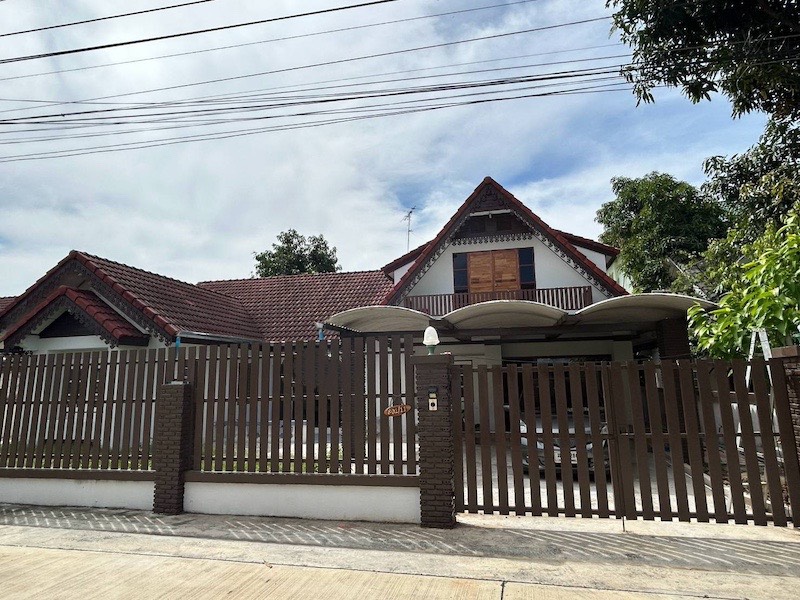 BS959 ขายด่วน บ้านเดี่ยว ชั้นครึ่ง หมู่บ้านริเวอร์ปาร์ค ลำลูกกา จังหวัดปทุมธานี  บ้านพร้อมอยู่ เพิ่งรีโนเวทและซ่อมบำรุงเสร็จ ทำเลดี