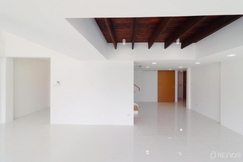 ขายบ้าน  ย่านถนนพระราม 9  ขนาดพื้นที่: 60 ตารางวา 3ห้องน้ำ 5 ห้องนอน