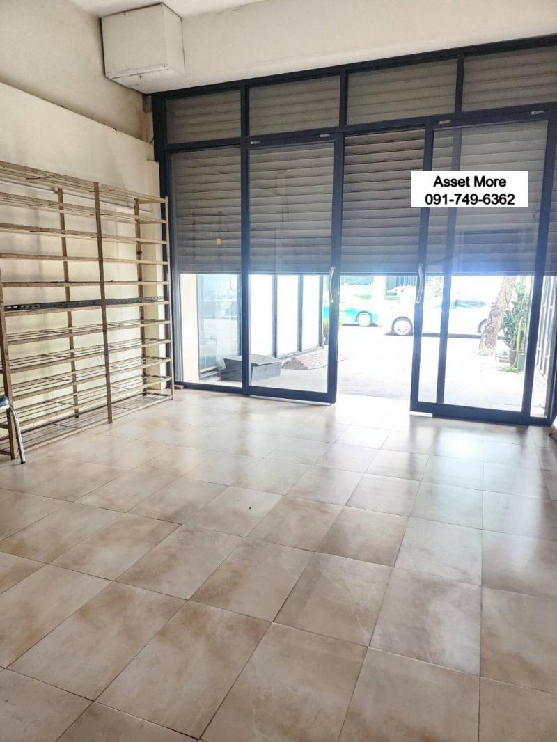 ให้เช่า อาคารพาณิชย์ติดถนน 3 คูหา 5.5ชั้น ย่านเหม่งจ๋าย เลียบด่วนรามอินทรา   พื้นที่ใช้สอย  900 ตารางเมตร