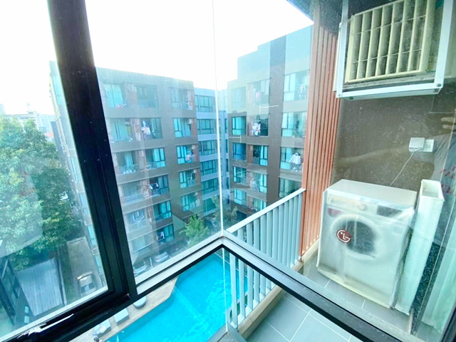 ให้เช่า Brown Condo รัชดา 32 วิวสระว่ายน้ำ ไม่มีร้าว หนีจากคอนโดสูง พร้อมเฟอร์ครบครัน  ห้องสวย พร้อมอยู่  24ตร.ม. ชั้น6