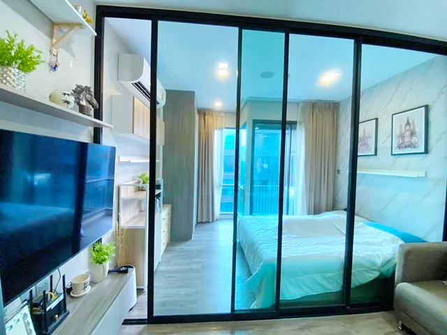 พร้อมเฟอร์ครบครัน รัชดา32  วิวสระว่ายน้ำ ให้เช่า Brown Condo ไม่มีร้าว หนีจากคอนโดสูง ห้องสวย  25ตร.ม. ชั้น6
