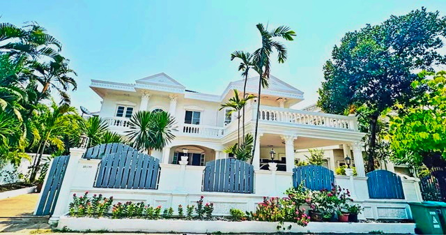 ติดMRT ศรีเอี่ยม 800 ม. ลาซาล บางนา-ตราด ให้เช่าคฤหาสน์หรู 2 ชั้น 392 ตร.ม. มีดาดฟ้า จัดเต็มเฟอร์ 3นอน 4น้ำ  ลิตเติ้ลวอล์ค บางนา 1.3 กม.