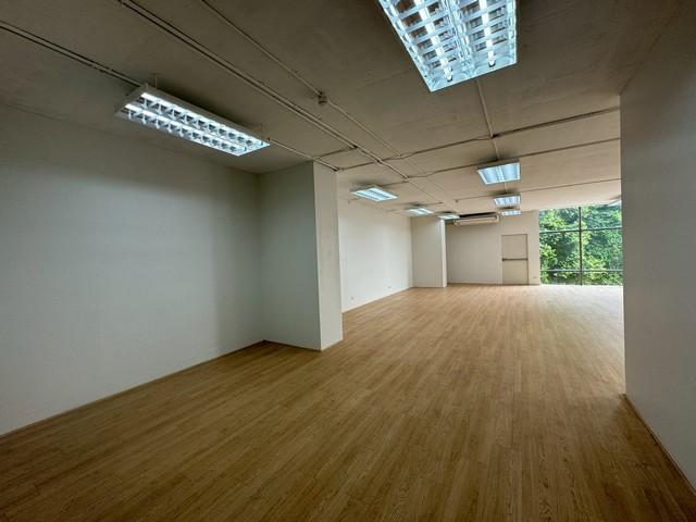 ให้เช่าพื้นที่สำนักงาน หรือร้านค้า ขนาด 120 ตรม. ชั้น 1 ซอยนราธิวาส 7 ใกล้ BTS ช่องนนทรี