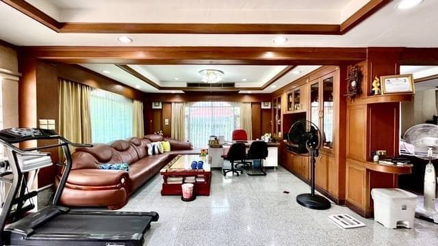 ให้เช่าบ้านเดี่ยว 4 ชั้น มีชั้นใต้ดิน ย่านบางนา-ตราด อุดมสุข เฟอร์นิเจอร์และเครื่องใช้ไฟฟ้าครบ ใกล้เซ็นทรัลบางนา