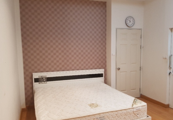 ให้เช่าทาวน์โฮม 3ชั้น ธนาภิรมย์ วงแหวน ศรีนครินทร์ มี 3 นอน 3 น้ำ