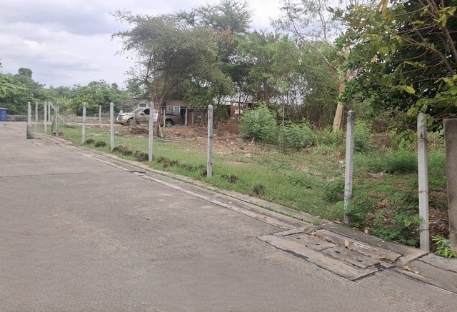 ขายที่ดินถมแล้ว แปลงมุม 144 ตรว. ติดถนน 2 ด้าน ซ.เทิดราชัน 27 แยก 29 ไฟฟ้าน้ำประปาพร้อม  ดอนเมือง  กรุงเทพ