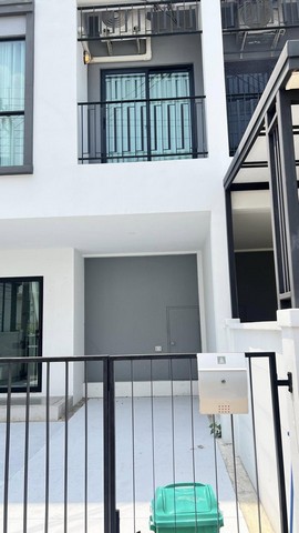 ให้เช่าทาวโฮม 3 ชั้นบ้านลุมพินี ทาวน์เพลส สุขุมวิท-ศรีนครินทร์ ตรงข้าม อิมโพเรียมเวิลด์ สำโรง  หน้าซอย มีBTS สำโรง อีกฝั่งBTS ศรีนครินทร์