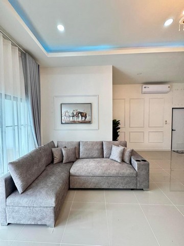 พูลวิลลาสุดหรู ซอยเขาน้อย พัทยาใต้    พิกัด หมู่บ้านพาราไดซ์ฮิลล์ พัทยาใต้