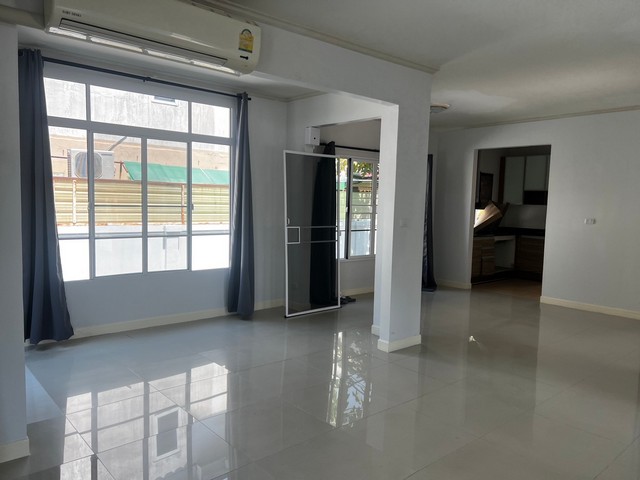 หมู่บ้านภัสสร 13 รีโนเวทใหม่ทั้งหลัง ย่านสุวินทวงศ์ หนองจอก เหมอะพักอาศัย