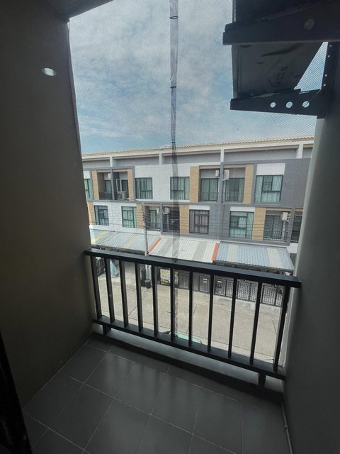 P518  ให้เช่า ทาวน์โฮม 3 ชั้น โครงการ ทรีโอ ร่มเกล้า Trio Romklao ถนนร่มเกล้า