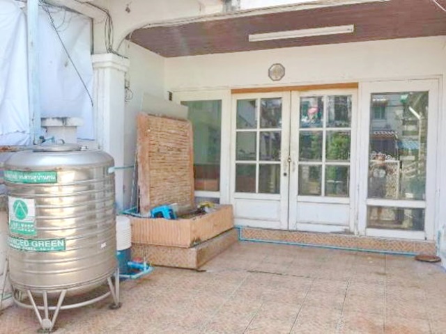 MRT ศรีด่าน 3.2 กม. ทาวเฮาส์ 3 ชั้น ติดถนนเมน 19 ตร.วา.229 ตร.ม. ตลาดหนามแดง 1 กม. รร.นานาชาติสิงคโปร์สุวรรณภูมิ 800 ม.3 นอน 3 น้ำ