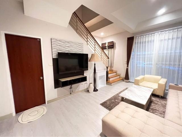 BH3534 ให้เช่าทาวน์โฮม 3 ชั้น บ้านกลางเมือง พระราม 9 - วงแหวน บนถนนกรุงเทพกรีฑา ใกล้ Wellington College