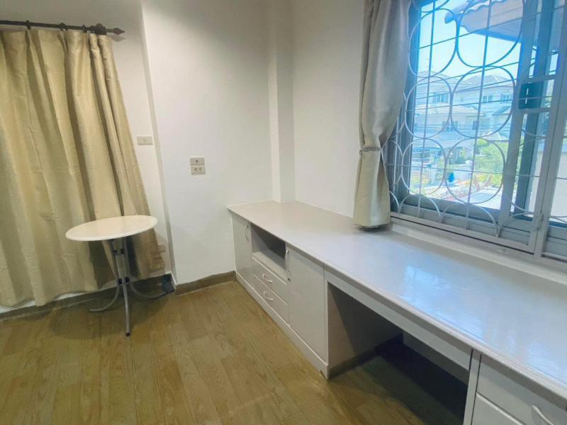 ให้เช่าบ้านเดี่ยวสวย 3ชั้น  6ห้องนอน 3 ห้องน้ำ แอร์ เฟอร์ ครบ ถนนศรีด่าน บางนาตราด ใกล้เเมคโครศรีนครินทร์