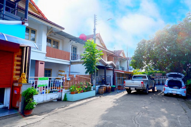 ขายทาวน์เฮ้าส์ 2 ชั้น หมู่บ้าน บ้านพฤกษา 8/1 รังสิต-นครนายก เนื้อที่ 18 ตร.ว. ขายเพียง 1,390,000 ล้านบาท