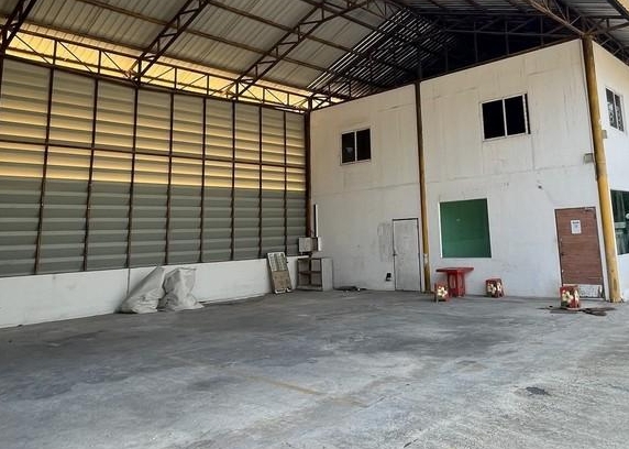 ให้เช่า ที่ดิน พร้อมอาคารโกดัง เนื้อที่ 2.5 ไร่ ซอยพัฒนาการ 69