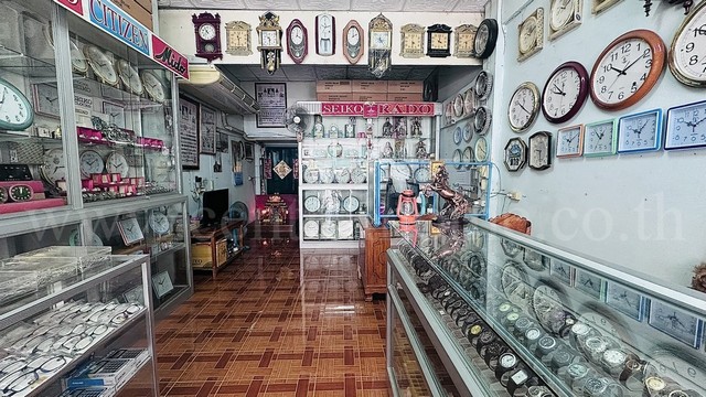 อาคารพาณิชย์ 2.5 ชั้น หนองหญ้าไซ - สุพรรณบุรี ทำเลดี ราคาถูก