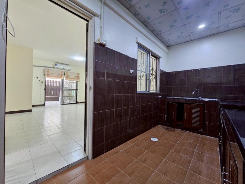 ขายด่วน!! หมู่บ้านพนาลี36 ทาวน์เฮ้าส์ 2 ชั้น ใกล้สนามบินสุวรรณภูมิ