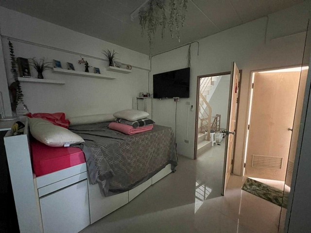 ขายที่ดินพร้อมตึกแถว 5 ชั้น ขนาด 341.60 ตารางเมตร ถนน บางแสนล่าง ต.แสนสุข อ.เมือง จ.ชลบุรี