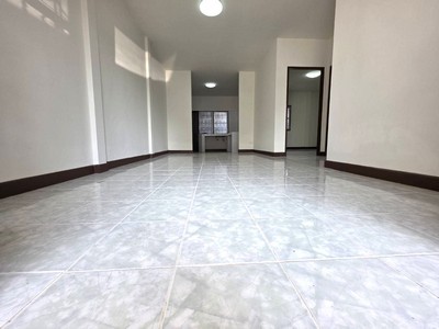 บ้านแฝดตลาดไร่วนาสิน !! ทำเลดีปล่อยเช่าง่าย !! ขายบ้านแฝด ถนนสยามคันทรีคลับพัทยา ตำบลหนองปรือ อำเภอบางละมุง จังหวัดชลบุรี