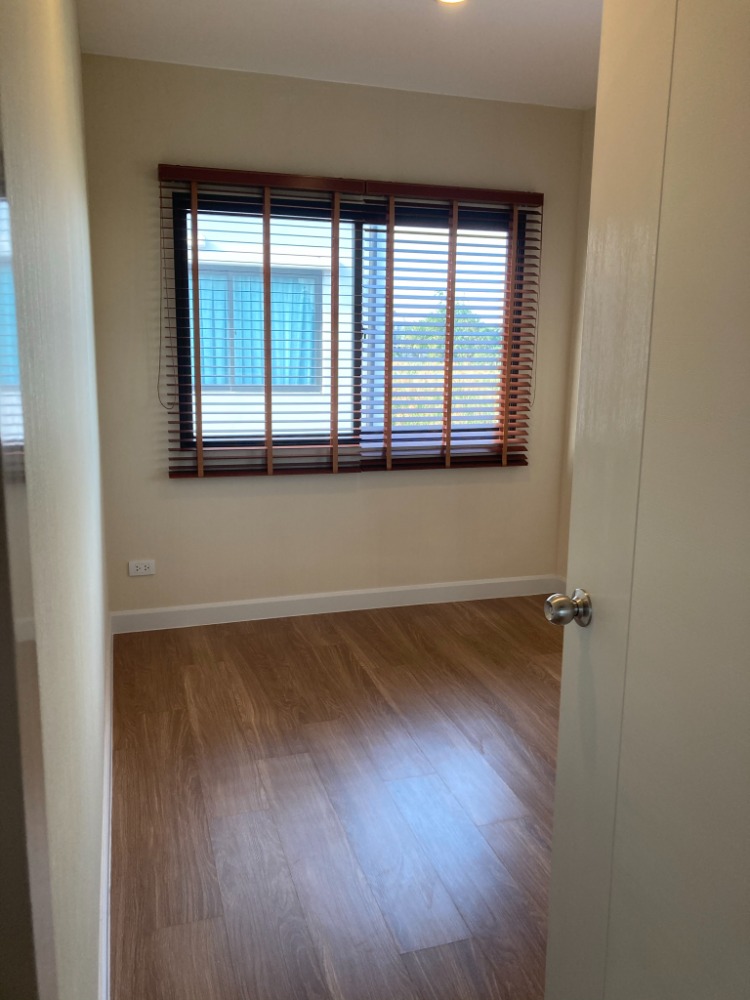 วี คอมพาวด์ ราชพฤกษ์-ปิ่นเกล้า [V Compound Ratchapruek-Pinklao]