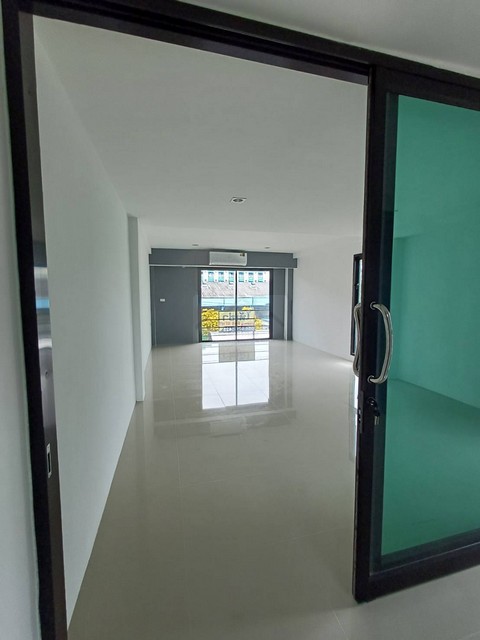 ให้เช่าโฮมออฟฟิศ 3.5 ชั้น 212 ตร.ม ซอยรามอินทรา 89 ใกล้ Fashion Island **มีหลายหลัง เช่า 2 หลังมีราคาพิเศษ)