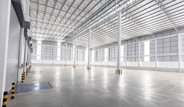 ตลาดรวยทรัพย์ 1.9 กม. ให้เช่าโกดัง พร้อมออฟฟิศ 2 ชั้น 1,956ตรม. 489ตรว.6 น้ำ สนามบินสุวรรณภูมิ14 กม. รพ.จุฬารัตน์5 3.8 กม.