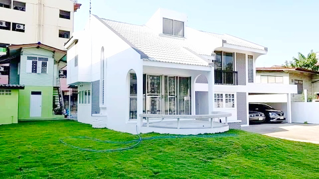 บ้านเดี่ยว2 หลัง 7นอน ซ.รามอินทรา15-23 10จอดรถ  MRTลาดปลาเค้า300ม. 7นอน คฤหาสน์เดี่ยวให้เช่า 2 ชั้น  ให้เช่า 2 ชั้น 800 ตร.ม.