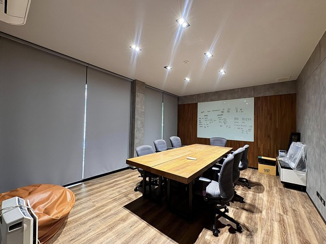 ให้เช่าโกดัง พร้อมออฟฟิศ 1,600 ตารางเมตร พร้อมอุกรณ์ สำนักงาน สวนหลวงร.9 เฉลิมพระเกียรติ 30