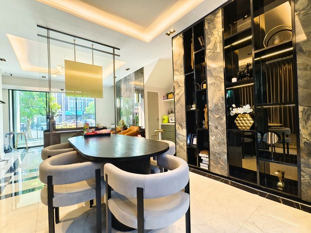 ให้เช่า โฮมออฟฟิศหรู Premium Place Mix Ekamai-Ramintra บ้านตัวอย่าง 4 ชั้น หลังริม 3 ห้องนอน 4 ห้องน้ำ 31.7 ตร.ว.