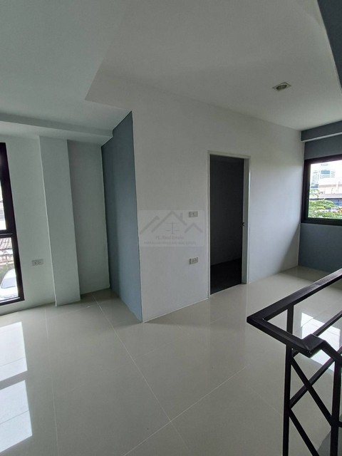 ให้เช่าโฮมออฟฟิศ 3.5 ชั้น 212 ตร.ม ซอยรามอินทรา 89 ใกล้ Fashion Island **มีหลายหลัง เช่า 2 หลังมีราคาพิเศษ)