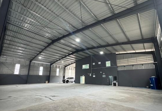 ให้เช่าโกดัง โรงงาน ติดถนน 9 กิโลศรีราชา ใกล้นิคมสหพัฒน์ และท่าเรือแหลมฉบัง พื้นที่สีส้ม ขนาด 600 ตารางเมตร