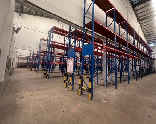 ให้เช่าโกดัง โชว์รูม  ย่านเทพารักษ์ สมุทรปราการ มีหลายขนาด