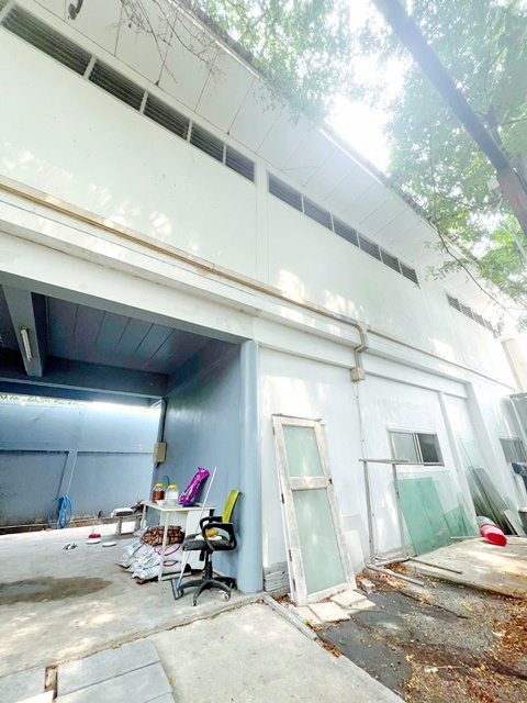 ซ.สุขุมวิท 47-51  อาคาร 2 ชั้น 1ไร่ 35 ตร.วา.ทองหล่อ 21-25MRT รฟม.1.6 กม.เช่า-ขายที่ดินพร้อม ตลาดเอกมัย 1กม. 1,725ตร.ม.วิวสวน 5 นอน 5 น้ำ