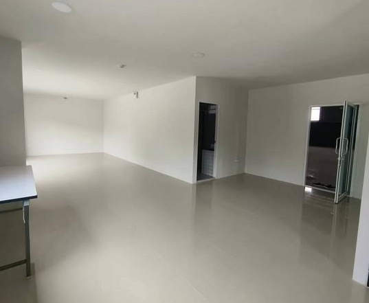 ให้เช่า โกดัง 456 ตรม  ใกล้ท่าเรือแหลมฉบัง  อ.ศรีราชา ชลบุรี